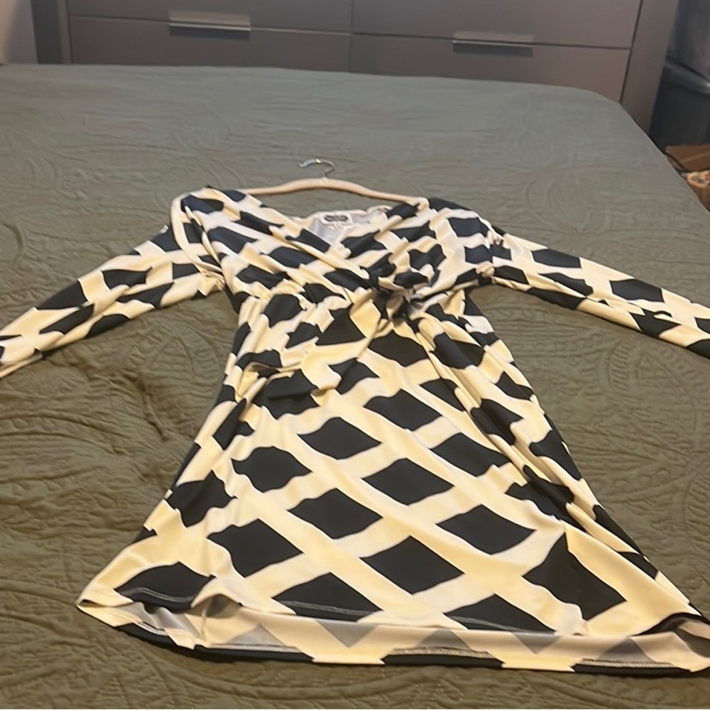 Black/cream, size Medium